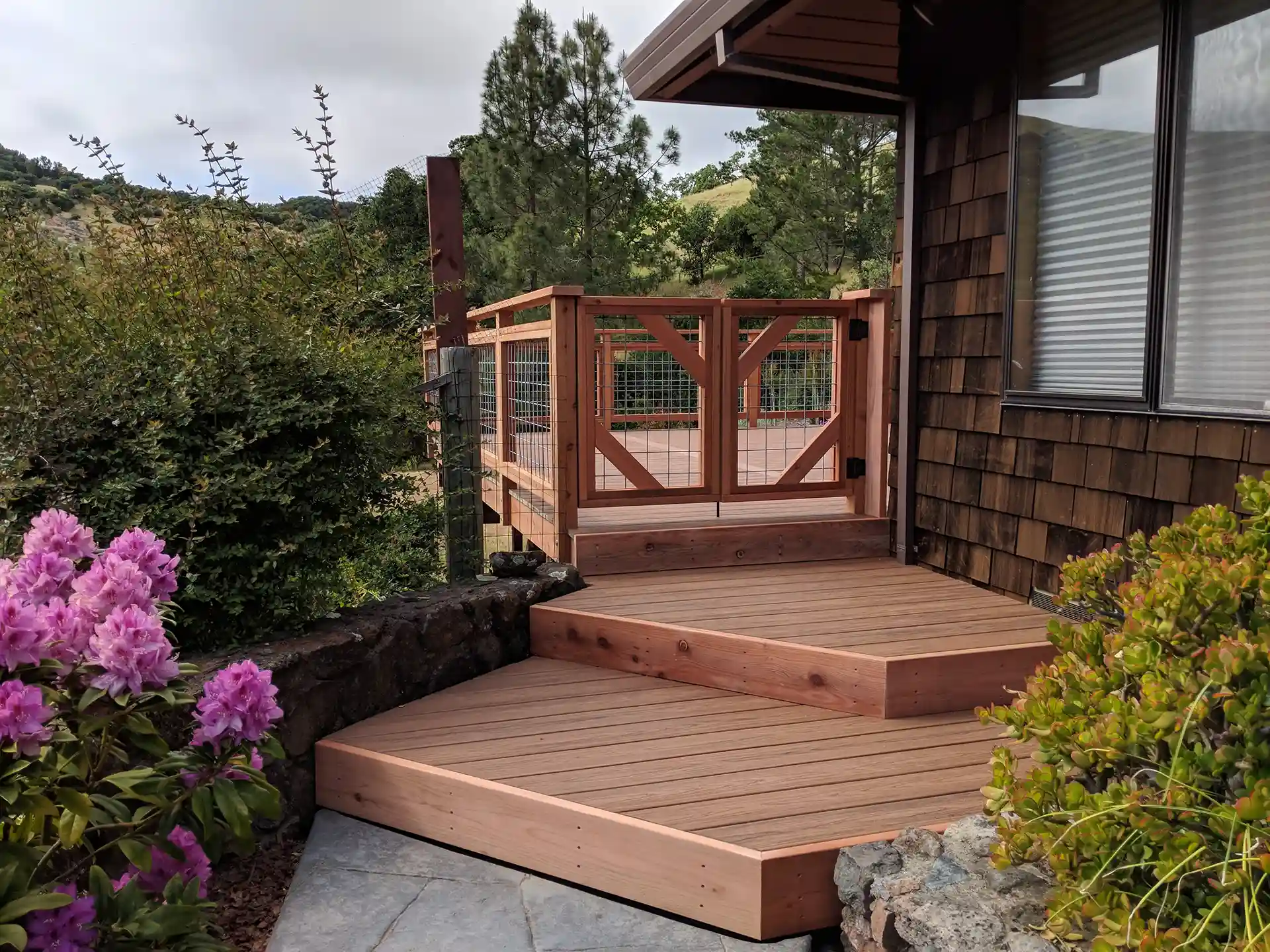 Custom-Deck-Construction-near-me-in-Cloverdale California-Composite-Decking-Contractor